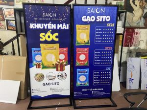 Standee chân sắt ngoài trờiTroi